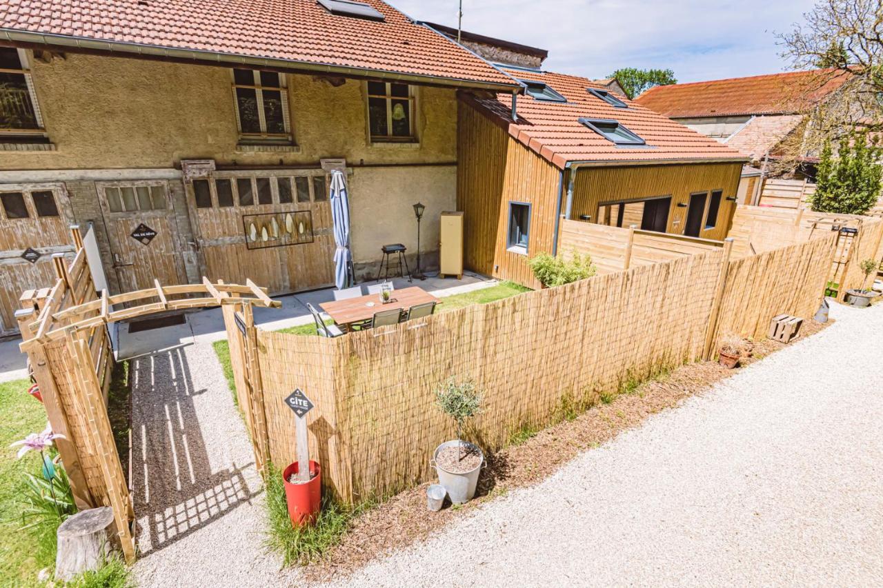 Gîtes Sérénaé avec vue sur rivière Val de Vesle Extérieur photo